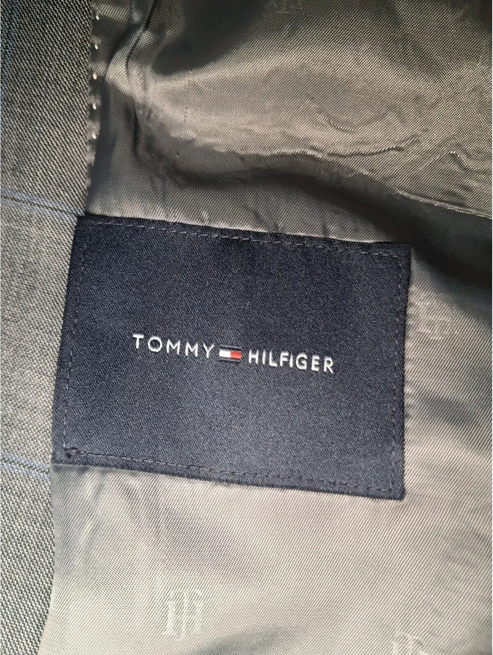 Tommy Hilfiger 2 PC Suit 42L 36x32 Gray Windowpane Sharkskin